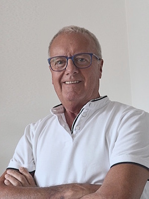 2025-08-foto-wilfried-farbe-li-300x400-02.jpg