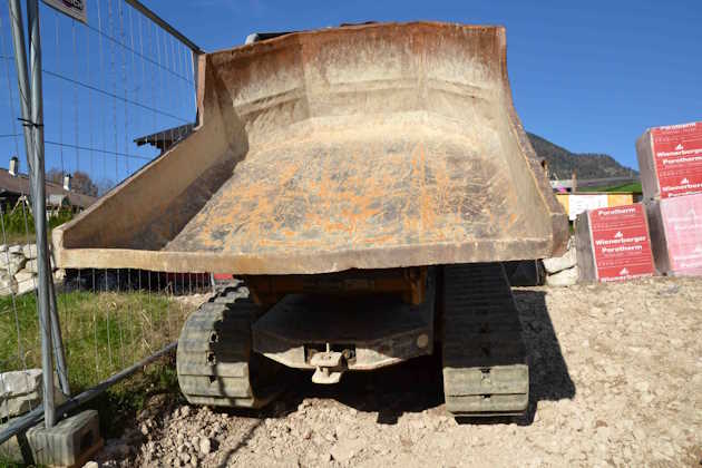 Dumper, Muldenkipper auf Baustelle