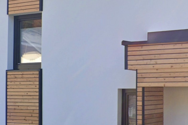 Fassade mit Rhombusschalung aus Lärchenholz