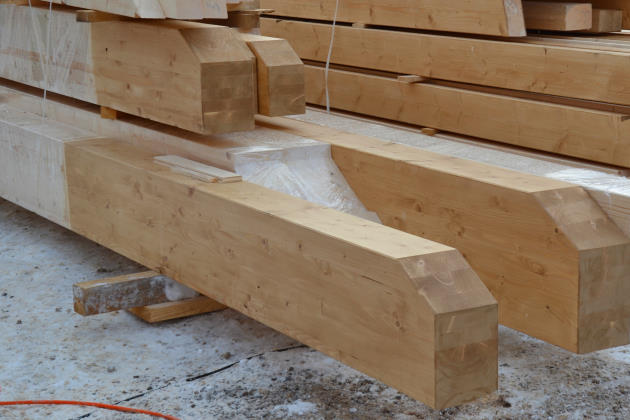 Sichtbares Dachstuhlholz mit Holzschutzfarbe