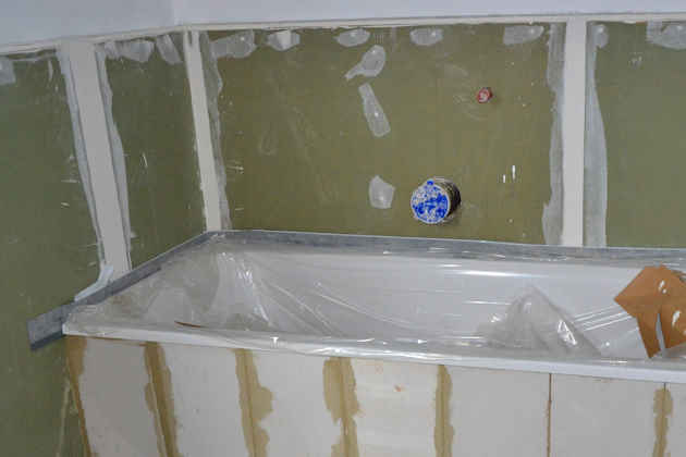 Spachtelung Gipsplatten im Badezimmer als Untergrund für Wandbelag mit Fliesen