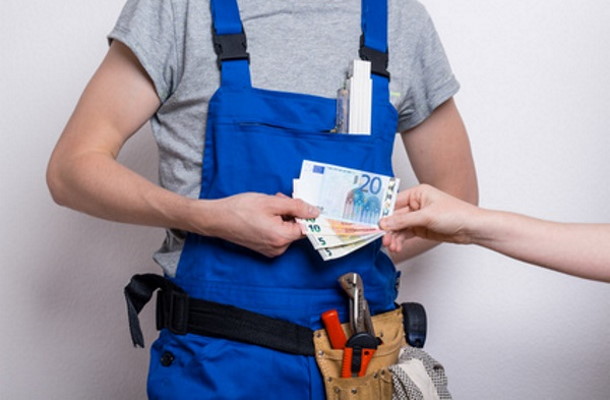 Wie hoch die Handwerkerrechnungen für die professionelle Durchführung kleinerer Handwerkeraufträge ausfallen dürfen und welche Handwerkerpreise angemessen sind.