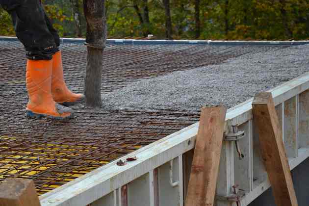 Betoneinbau für Ortbetondecke mit Betonpumpe