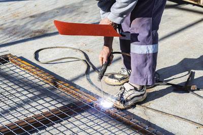 Schweißarbeiten auf der Baustelle