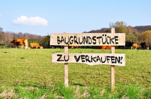 Vor oder nach der Planung Ihres Hauses einen Baugrund kaufen? Oder besitzen Sie schon einen? Einfach trotzdem prüfen, wo Sie in Zukunft wirklich leben wollen.