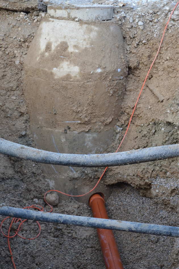 Anschluss PVC-Kanalrohr an bestehenden Betonschacht