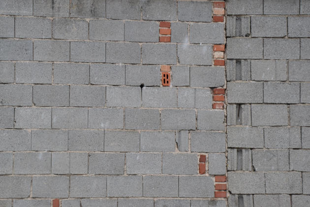 Mauerwerk aus Betonhohlblocksteinen ohne Mauerverband