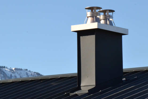 Schornstein, Kamin Über Dach sichtbarer Teils des Schornsteins