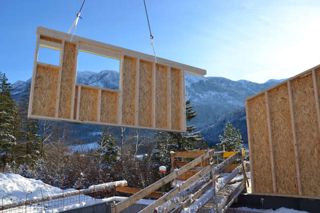 Vorgefertigte Holzrahmenwände aus Tragkonstruktion und OSB-Platten