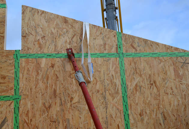 OSB-Platten mit verklebten Plattenstößen