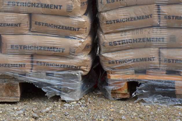 Pos. 19B.02 Schwimmender Zementestrich bis 7 cm Paletten mit Estrichzement-Säcken