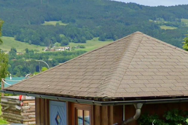 First und Grat Bitumenschindel-Deckung