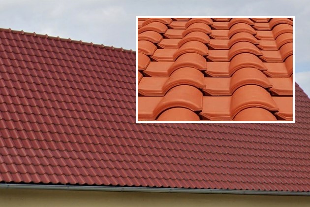 Dacheindeckung als Ziegeldeckung mit Flachdachziegel