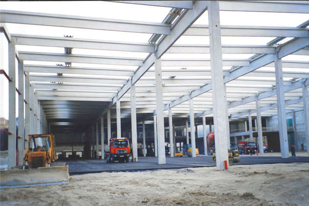 Industriehalle in Betonfertigteilbauweise