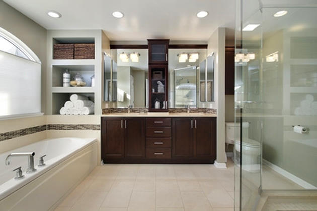 Modernes Badezimmer