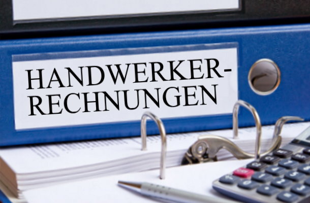 Blauer Ordner Handwerkerrechnungen