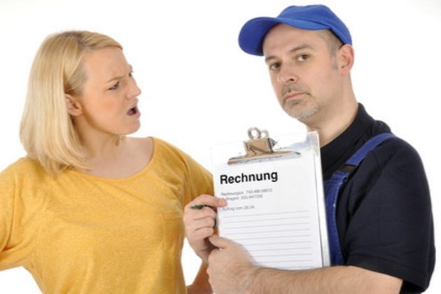 Streitpunkt Handwerkerrechnung Frau ärgert sich über hohe Handwerkerechnung