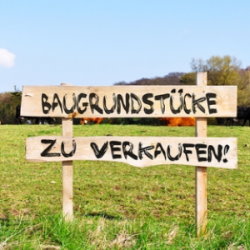 Hinweisschild Baugrundstück zu verkaufen