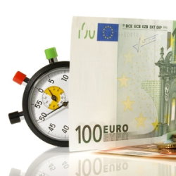 Stoppuhr und 100 Euro Geldschein