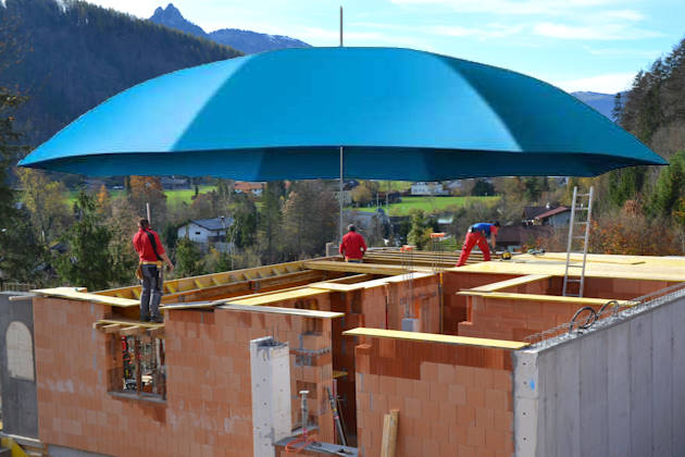 Schutzschirm über EFH-Baustelle