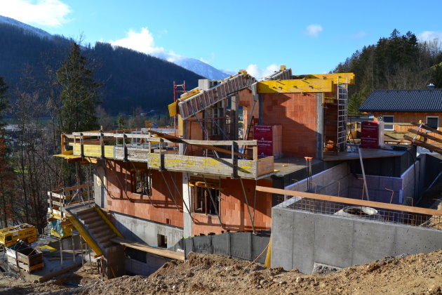 Baustelle Massivhaus in Hanglage