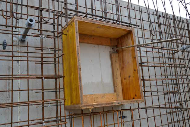 Zimmermannsmäßige Schalung für Kellerfenster