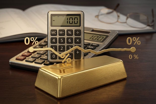 Goldbarren vor Rechner und flacher 0%-Grafik zur Veranschaulichung einer Goldwert-Entwicklung ohne Kursgewinne.