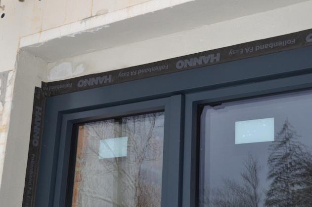 Stufenförmiger Sturz Stufenförmiger Sturz in Außenwand für Sonnenschutzkasten