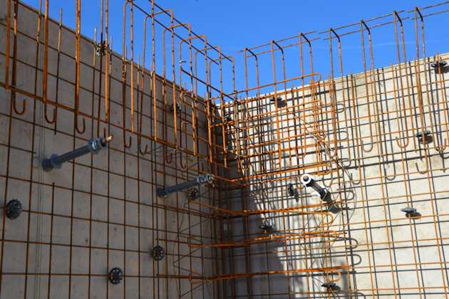 Bewehrung aus Baustahlmatten und Stabstahl bei einseitig geschalten Betonwänden